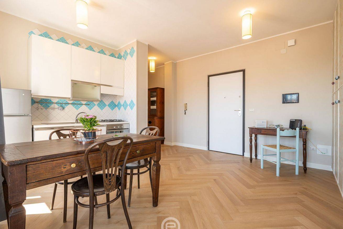 Ganze Wohnung, Ferienwohnung für 2 Personen mit Balkon/Terrasse in Bonaria, Cagliari