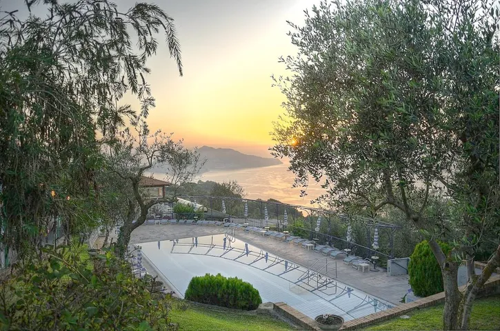 Residence per 6 persone, con piscina e panorama nonché giardino, con animali domestici - 1