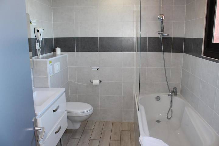 Hôtel pour 2 personnes, avec terrasse et jardin à Châteauneuf-les-Martigues - 4