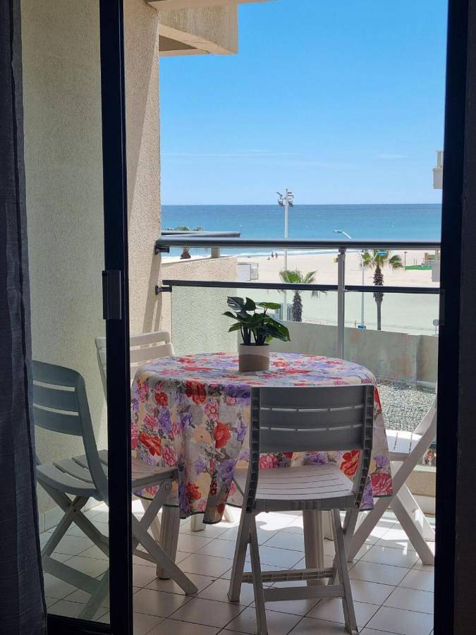 Gîte pour 4 personnes, avec balcon et vue dans Casino Du Canet En Rousillon - 2