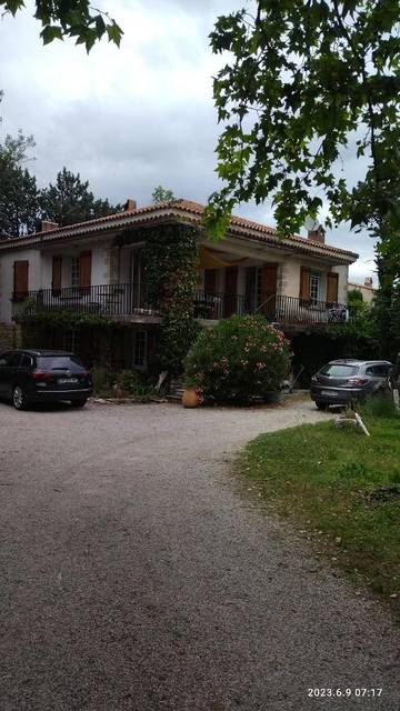 Cottage pour 5 personnes, avec vue et jardin à Velleron