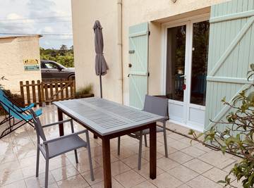 Gîte pour 2 personnes, avec jardin ainsi que piscine et terrasse dans l' Hérault