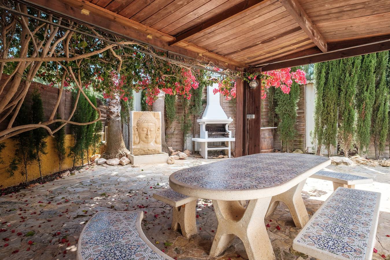 Villa 'Alba' with Private Pool, Wi-Fi and Air Conditioning in Santa Eulària des Riu, Coast of Ibiza