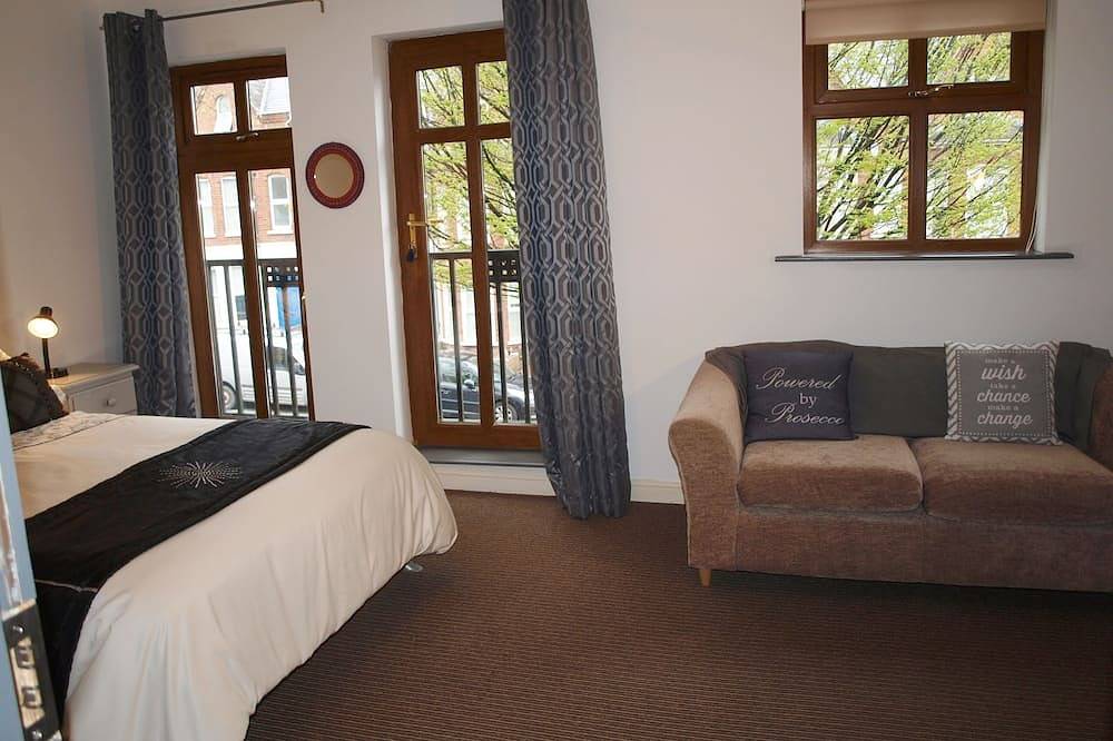 Schönes 4 Schlafzimmerreihenhaus im mit einem Gatter geversehenen Hof nahe Stadtzentrum in Belfast, Grafschaft Antrim