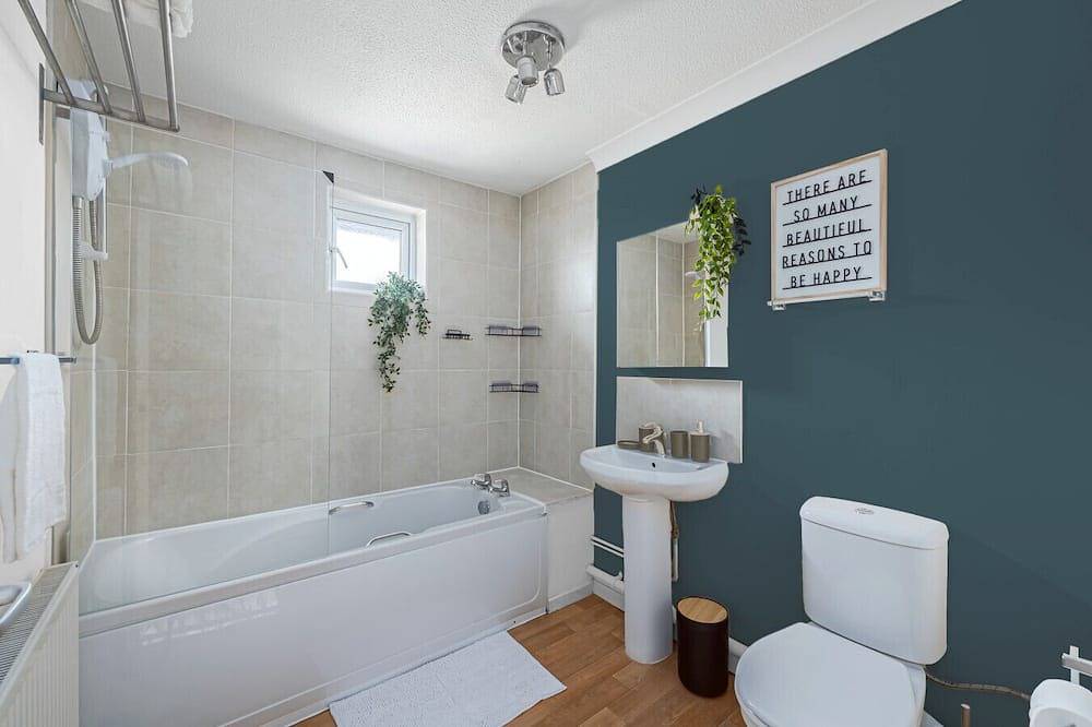 Ganze Wohnung, Stylish Home • Excellent Location • Free Parking • Fast Wifi • Smart Tvs in Milton Keynes, Südostengland