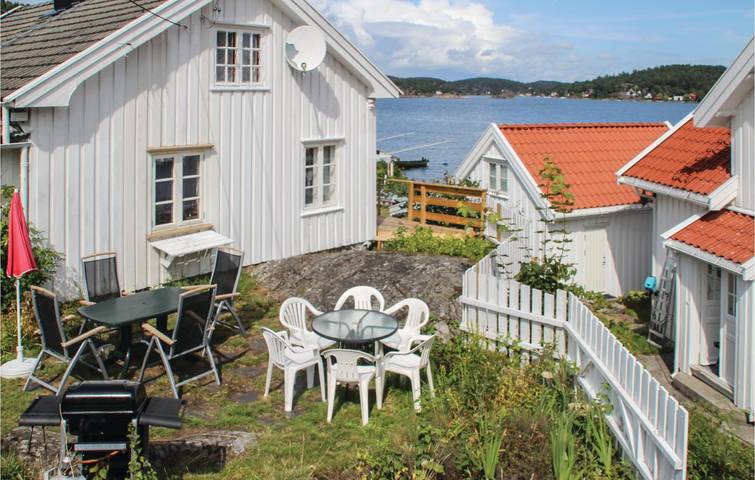 Ferienhaus für 6 Personen, mit Terrasse und Garten in Arendal