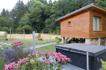 Cabane en bois pour 2 personnes, avec jacuzzi et jardin dans la Creuse