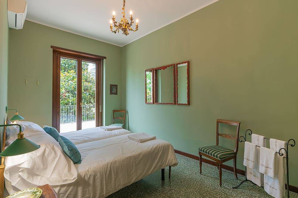 Villa Madonnina is a charming villa with tennis court, soccer field and bocce court. in Piacenza, Piacenza Provinz