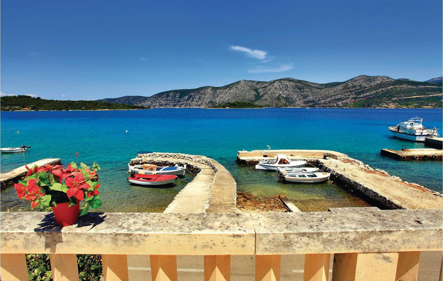 Charmant appartement met 2 slaapkamers en terras, vlak bij het strand en voorzieningen in Kneza, Korcula
