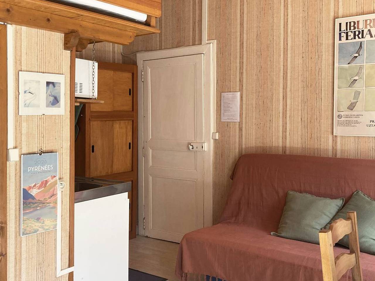 Entire studio, Cozy studio for 4 near thermal baths with Wifi in Cauterets in Cauterets, Pyrenees National Park