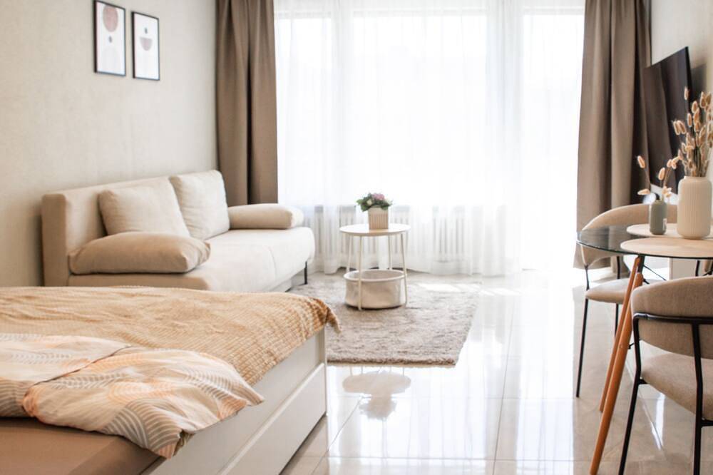 Ganze Wohnung, Zentrales, sonniges City-Apartment nahe Mercedes – Top modern in Sindelfingen, Landkreis Böblingen