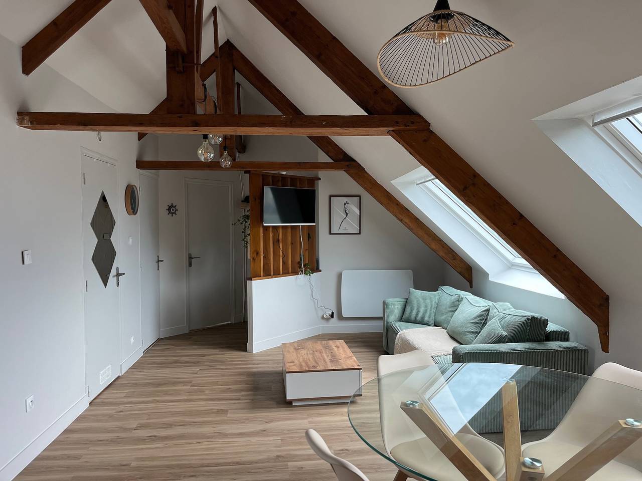 Appartement entier, Appartement 'Les Fougères' avec vue mer et Wi-Fi in Erquy, Côte d’Émeraude
