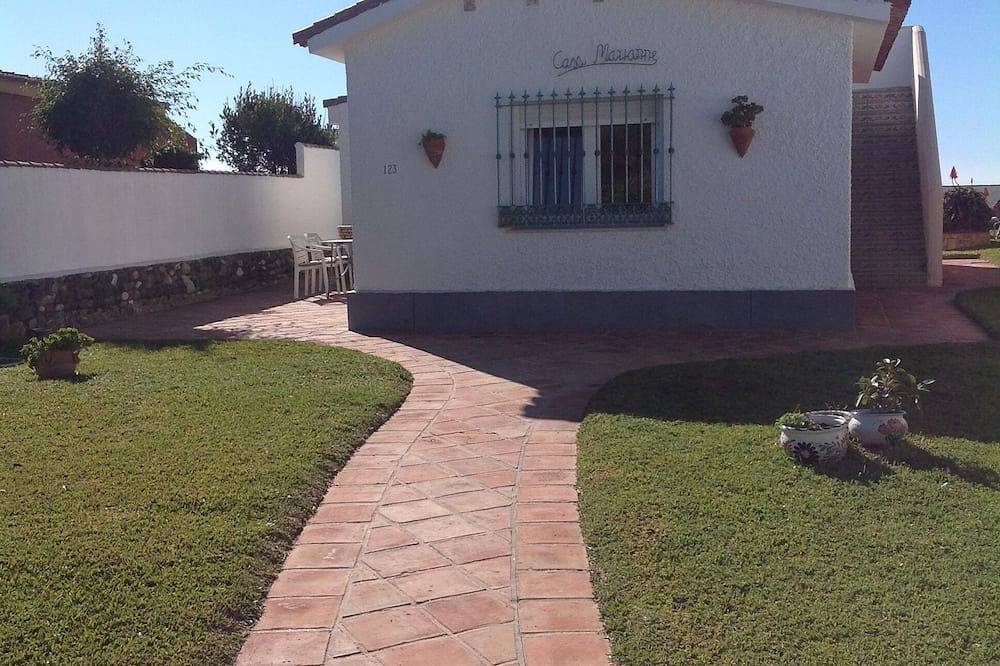 Beach house m. Garden, Marbella in Las Chapas, Marbella