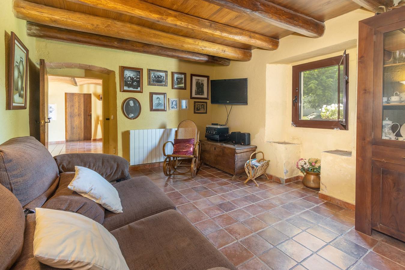 Apartamento 'Simon' con vistas a la montaña, piscina privada y Wi-Fi in Viloví de Oñar, Provincia de Gerona