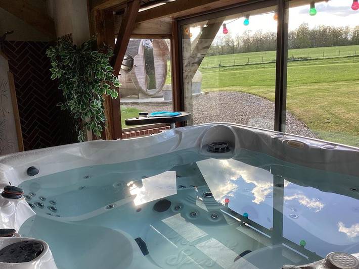 Location de vacances pour 2 personnes, avec piscine et sauna ainsi que terrasse et jacuzzi dans Longny-les-Villages - 3