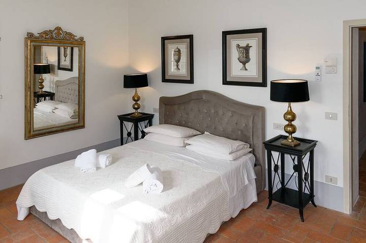 Villa privata in Toscana immersa nelle vigne con piscina WiFi e centro benessere in Camaiore (Toscana), Riviera Toscana