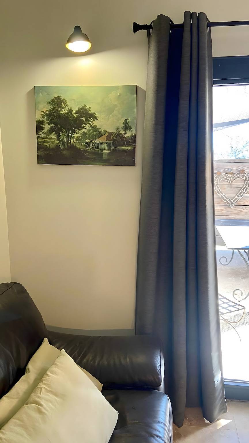 Apartamento entero, Gîte « Château de Jouques » con vistas a la montaña, Wi-Fi y aire acondicionado in Gémenos, Marsella region