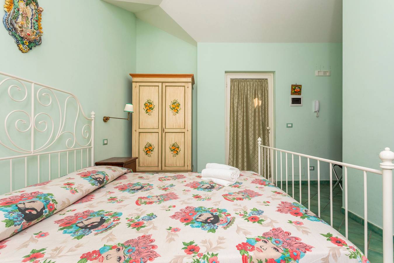 Bed and Breakfast 'Terra' con Vista Mare, Piscina in Comune e Wi-Fi in Calatabiano, Catania e dintorni