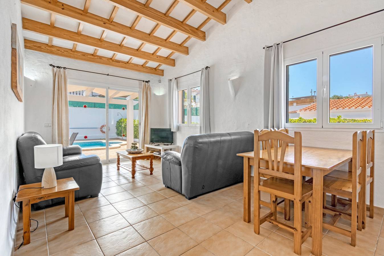 Villa 'Celeste' con piscina privada, Wi-Fi y aire acondicionado in Cala en Porter, Municipio de Alaior