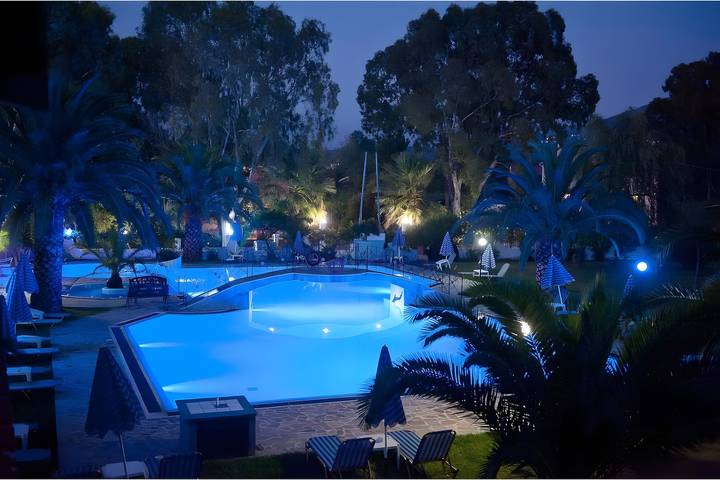 Διαμερίσματα διακοπών για 2 άτομα, με κήπο και μπαλκόνι στη Ρόδα