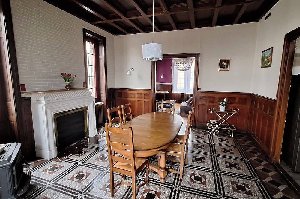 Charming 5 Bedroom French Country Retreat in Burgundy in Montceau-les-Mines, Region Chalon-sur-Saône