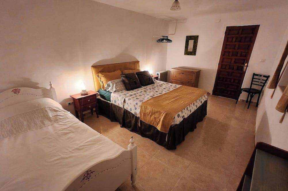 Entire apartment, Casita-Max 5Guests-Pool-Patio-Bbq-Parking in Huércal-Overa, Almería Province
