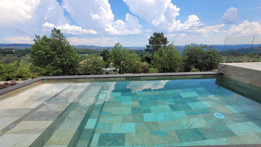 Location de vacances pour 8 personnes, avec vue ainsi que piscine et jardin à Ucel - 2