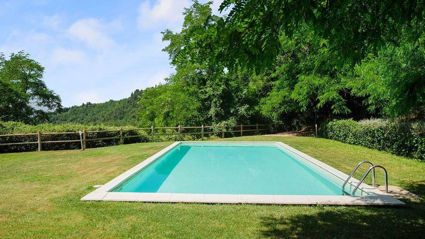 Appartamento per 4 persone, con piscina e terrazza nonché giardino, con animali domestici in Sesto Fiorentino
