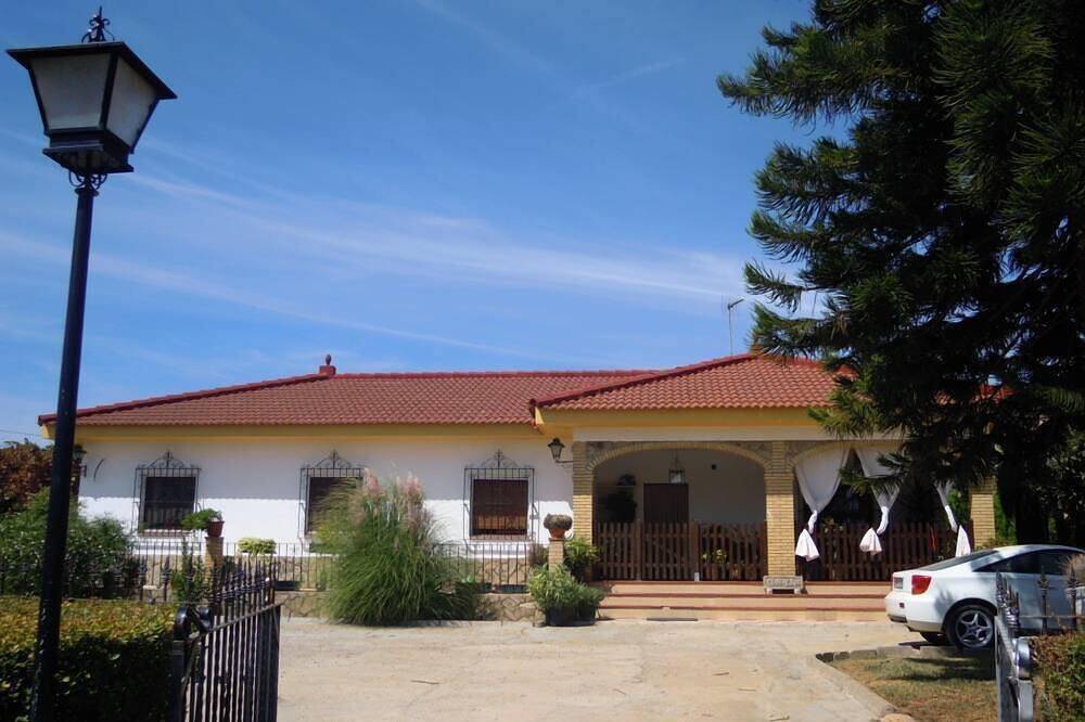 Chalet / Hütte - Sanlucar de la Mayor in Sanlúcar la Mayor, Sevilla Provinz