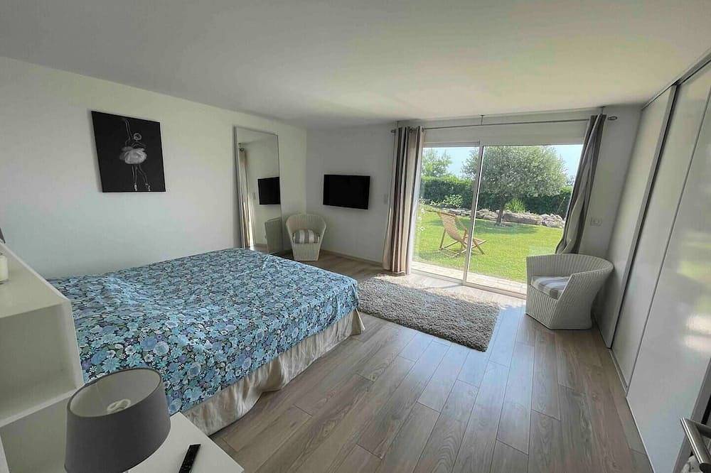 Magnificent villa with panoramic sea view in Biot, Cannes region
