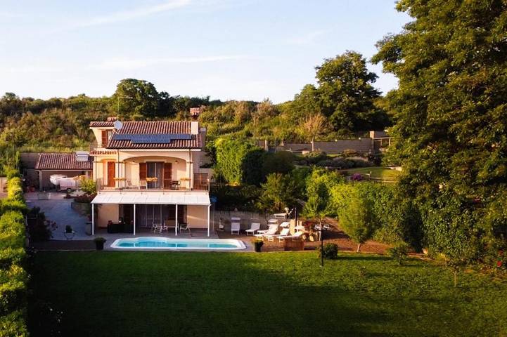 Villa per 8 persone, con Balcone e Idromassaggio nonché Terrazza e Giardino a Trevignano Romano