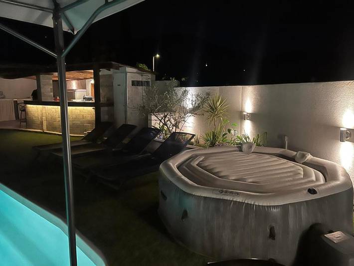 Location de vacances pour 4 personnes, avec jardin ainsi que piscine et jacuzzi à Puget-Ville - 2