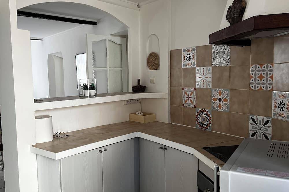 Appartement entier, Entre mer et montagne, appartement 2 pièces proche des commerces et parkings. in Le Broc, Côte méditerranéenne (France)