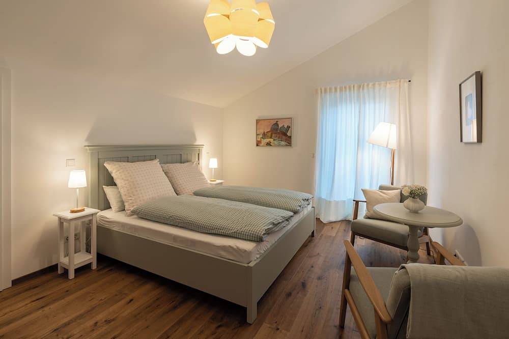 Ganze Wohnung, Freundliche Ferienwohnung mit Ausblick in Aying, Oberbayern