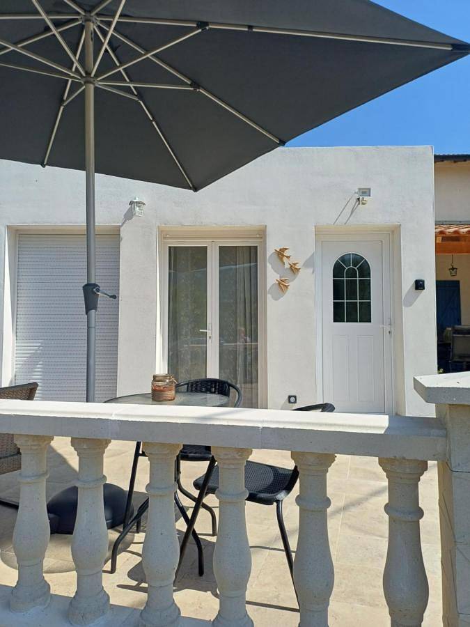 Appartement entier, One-Bedroom Apartment in Hérépian, Région de Béziers