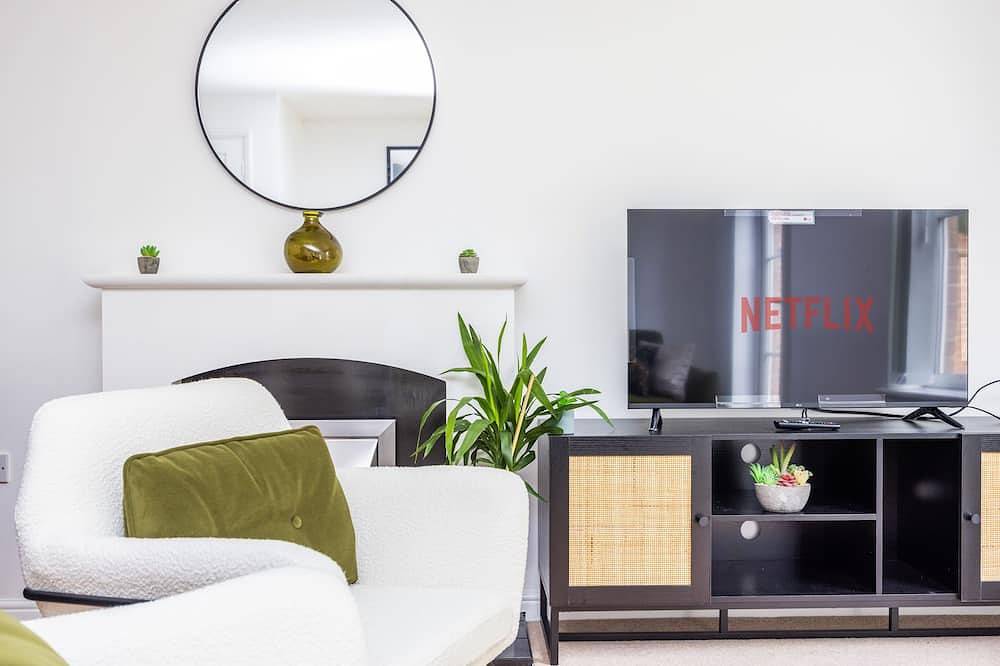 Entire apartment, Spacious 3 Bedroom Home - Near Heathrow/Windsor in Slough, Berkshire