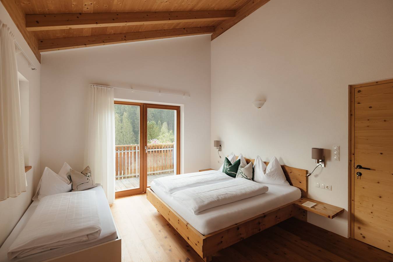 Ganze Wohnung, Ferienwohnung 'Zirm' mit Bergblick, privater Terrasse und Wlan in Mühlwald, Zillertaler Alpen