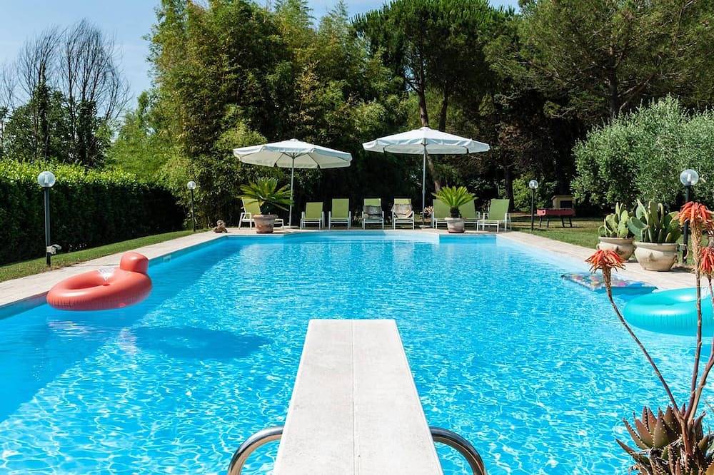 Homerez - Villa in Pisa, shared pool. in Pisa, Italian Riviera