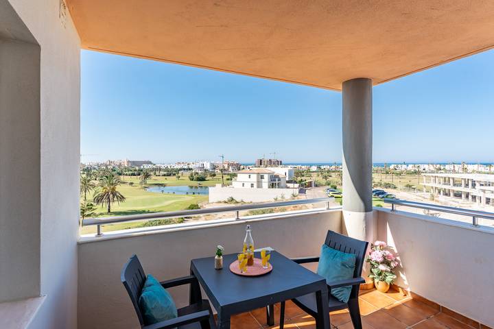 Apartamento para 4 personas, con vistas además de jardín y balcón, Familias con niños en Almerimar