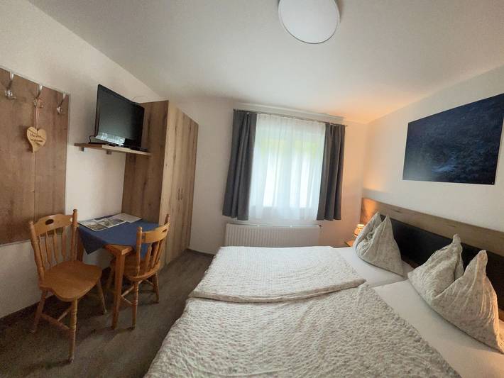 Ferienwohnung für 2 Personen, mit Balkon und Garten sowie Seeblick in Treffen am Ossiacher See - 2