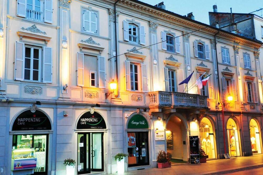 Geheel appartement, Apartment 3 hhva in Valenza, Provincie Alessandria
