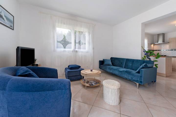 Holiday Home 'Maison Gicquel' with Private Terrace and Garden in Le Tour-du-Parc, Côte des Mégalithes