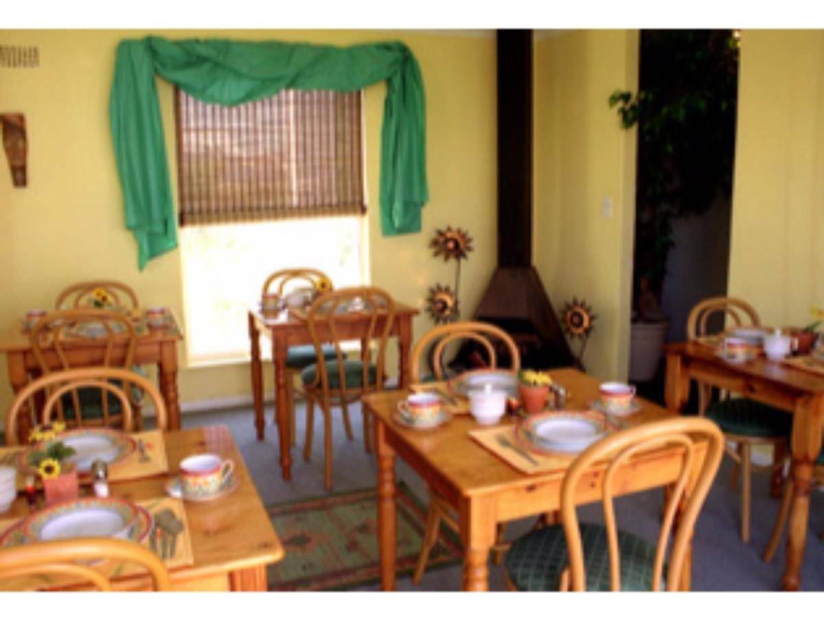 Blue Mountain Guest House in Bloubergstrand, Cape Town