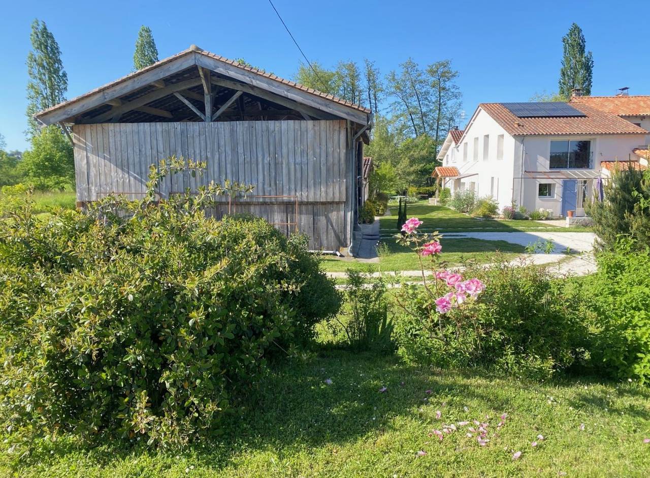 Chambres d'hôtes dans Réserve Naturelle de 15 Hectares - Bleuet- Suite double vue sur prairies in Saint-Antoine-Cumond, Dordogne