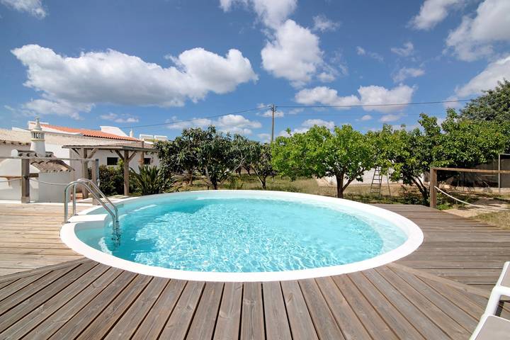 Appartement entier, Appartement de vacances 'Casa Do Livramento Adega' avec piscine partagée, Wi-Fi et climatisation in Luz de Tavira e Santo Estévão, Parque Natural da Ria Formosa