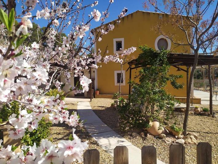 Casa rural para 10 personas, con vistas además de jardín y piscina - 1