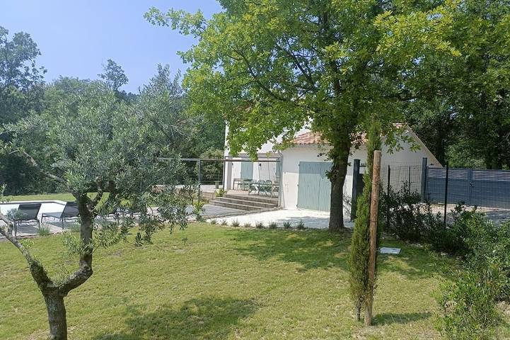 Maison de vacances pour 15 personnes, avec jardin et balcon à Crillon-le-Brave