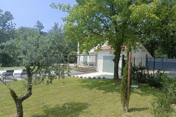 Location de vacances pour 15 personnes, avec jardin et balcon à Crillon-le-Brave