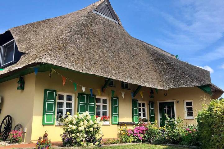 Ferienhaus für 2 Personen, mit Terrasse und Garten in Wustrow