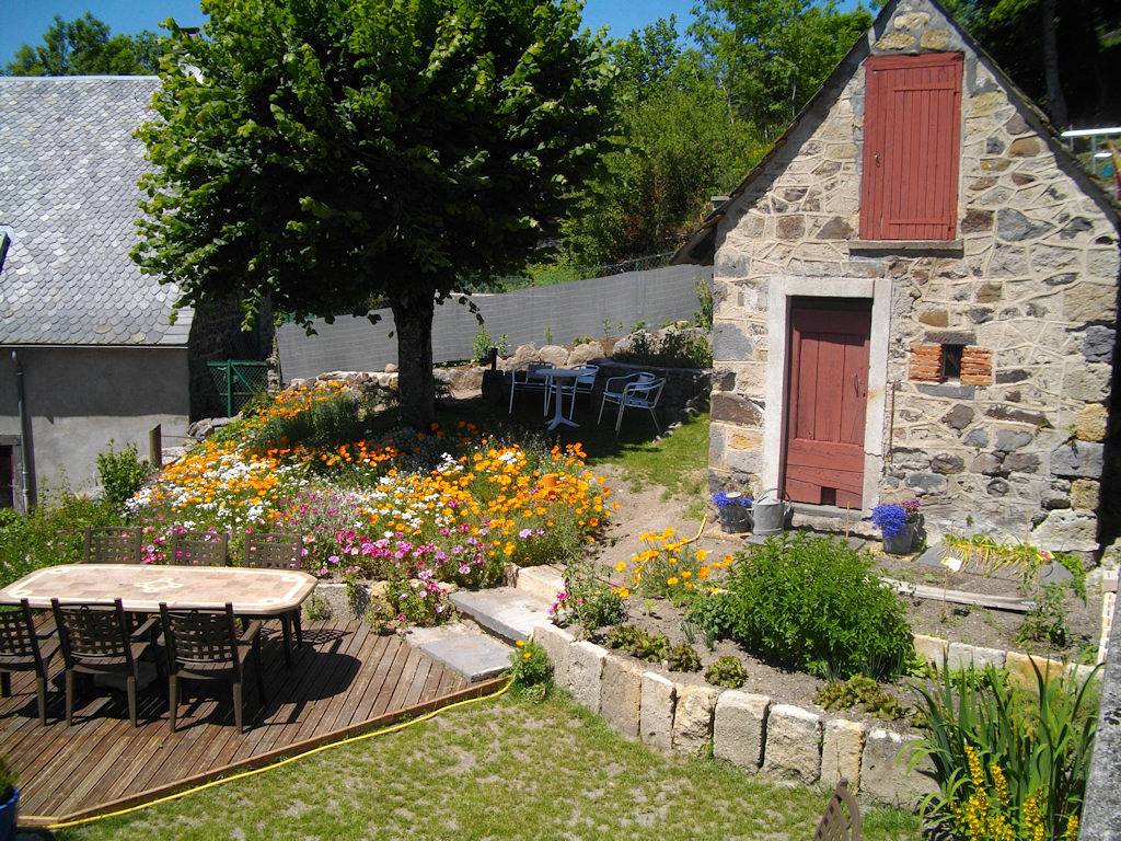 La Maison de la Fontaine - Chambre La Loubière in Murat-le-Quaire, Parc naturel régional des Volcans d'Auvergne